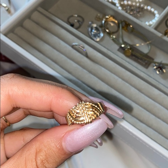 Gold ring - Picture 2 of 2